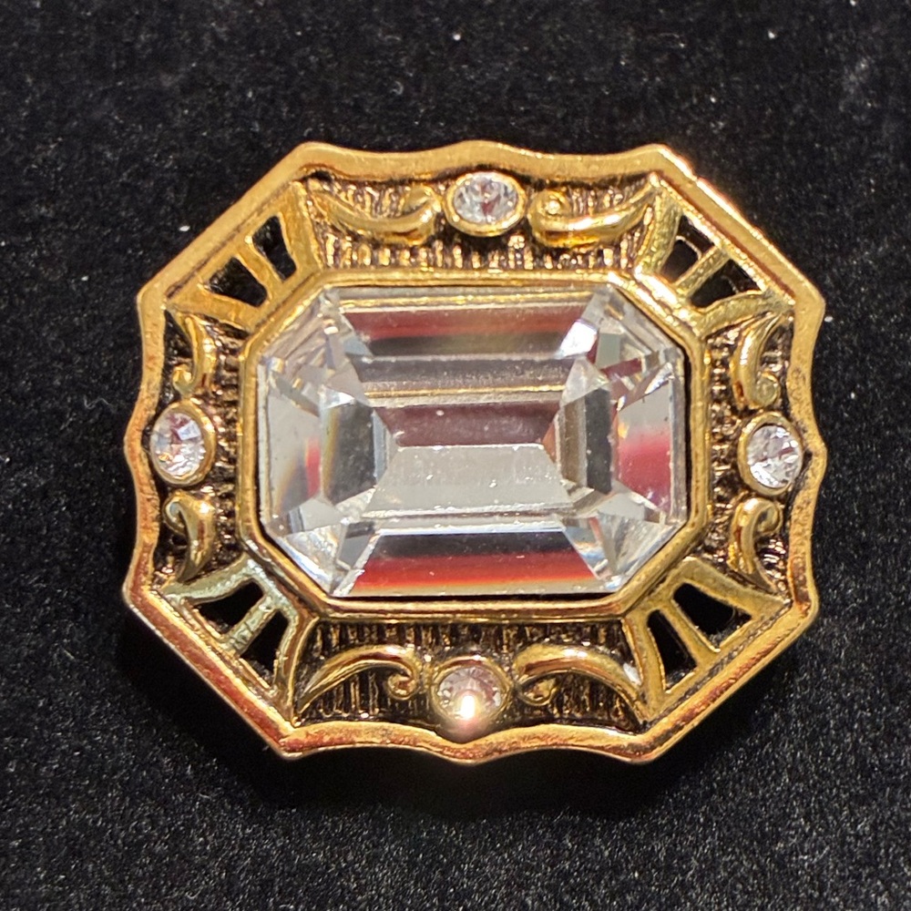 Vintage EUC Gold tone Rhinestone Brooch